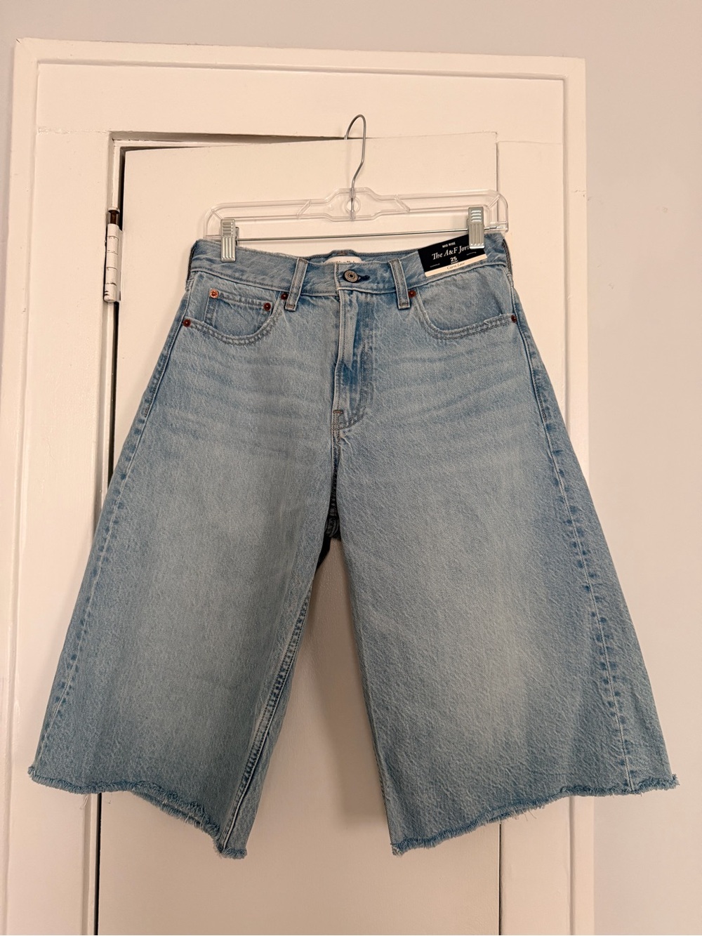 Abercrombie - The A&F Jort Mid Rise NWT